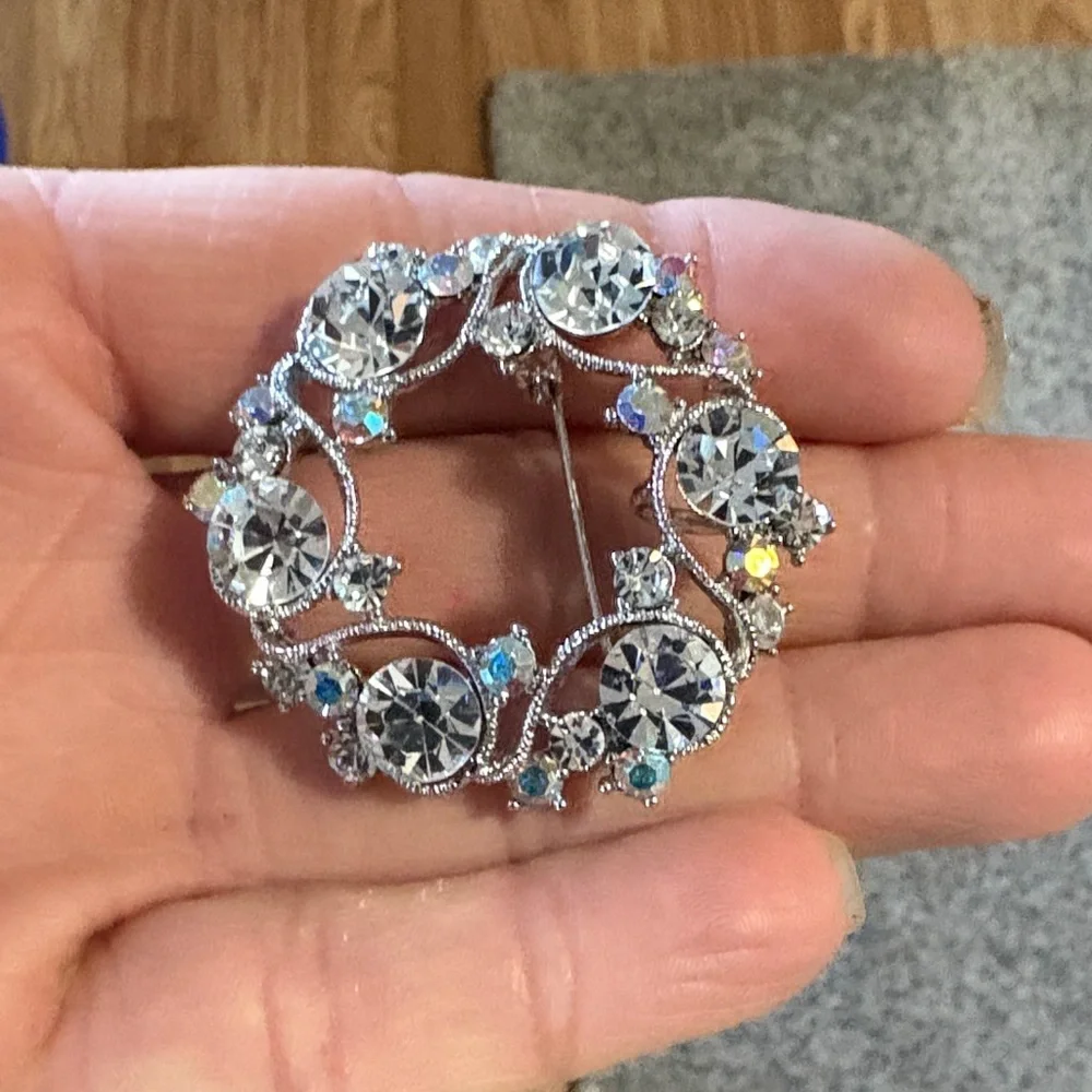 VINTAGE RHINESTONE AND RAINBOW CRYSTAL WREATH 1.5